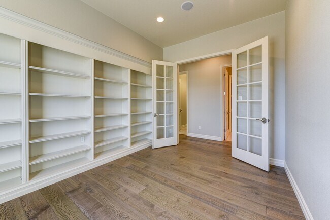 Building Photo - Breathtaking 4 Bedroom 3 Bedroom Ranch Style Home with Finished Basement!!