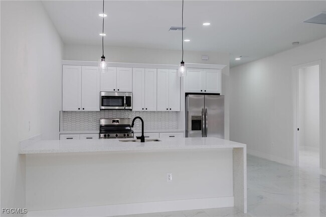 Building Photo - 2253 10th Terrace