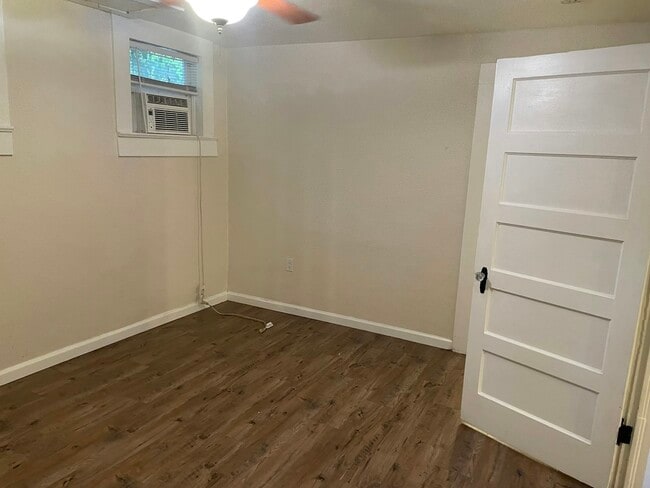 Building Photo - 254 E 4th Ave