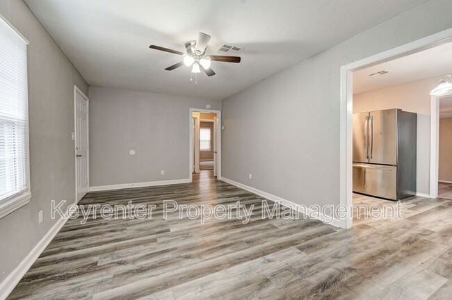 Building Photo - 220 W Jacobs Dr