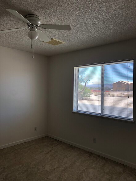 Building Photo - 408 W Felspar Ave