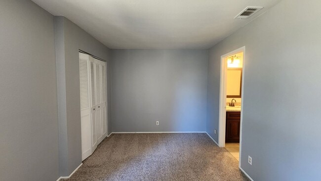 Building Photo - 422 Florin Rd