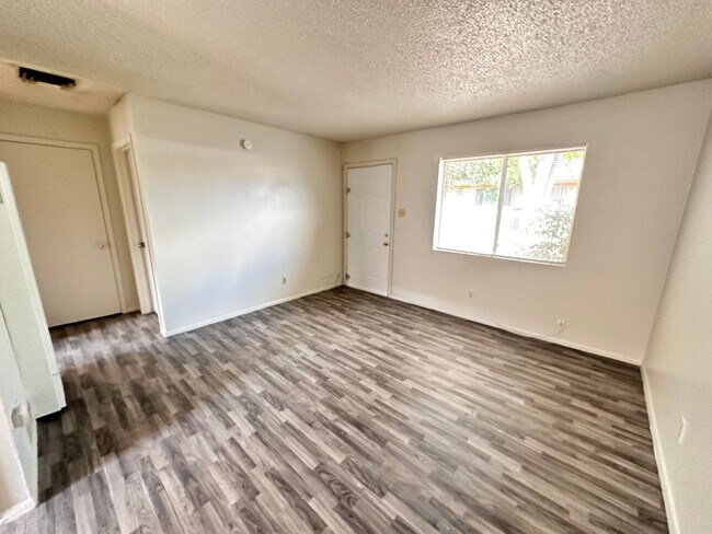 Building Photo - 3215 Morris St NE