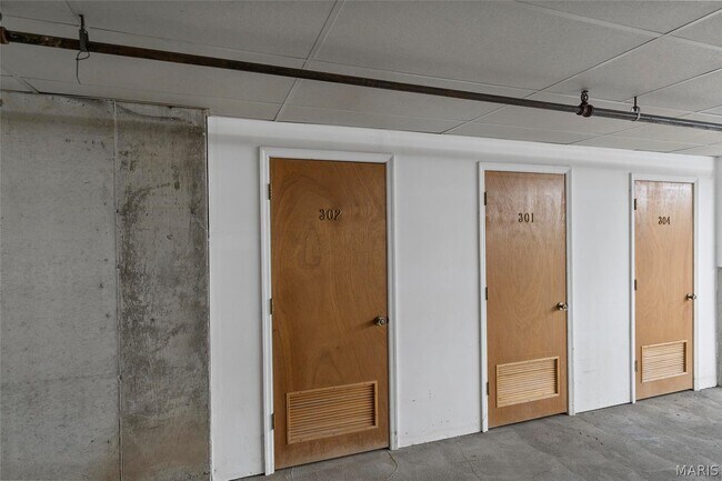 Building Photo - 1010 Thoreau Ct
