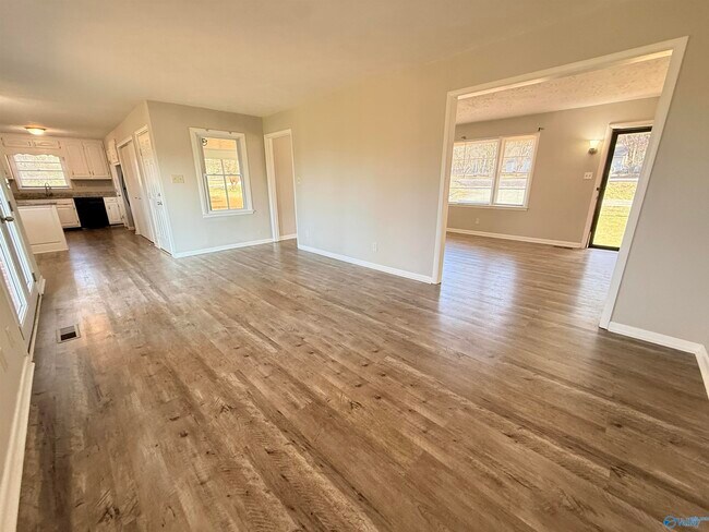 Building Photo - 1576 Hobbs Island Rd SE