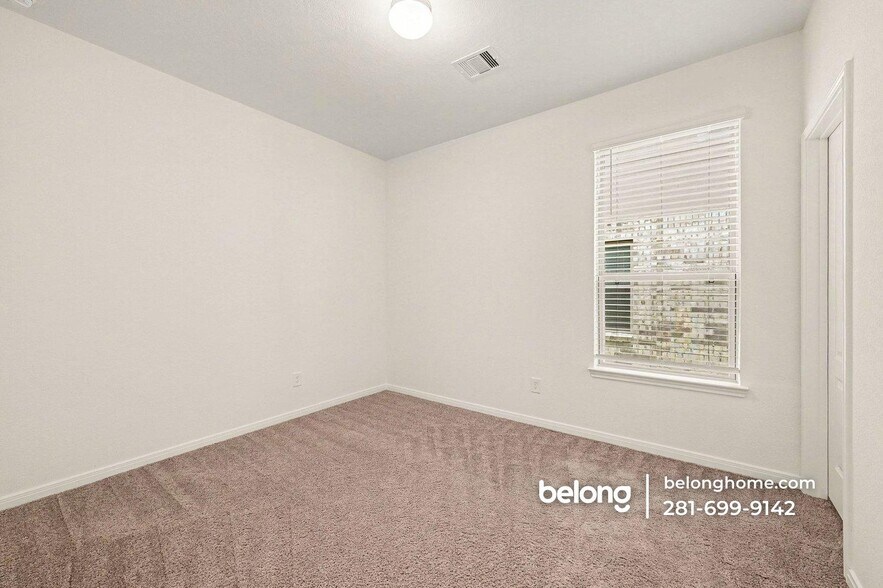 Building Photo - 25403 Benroe St