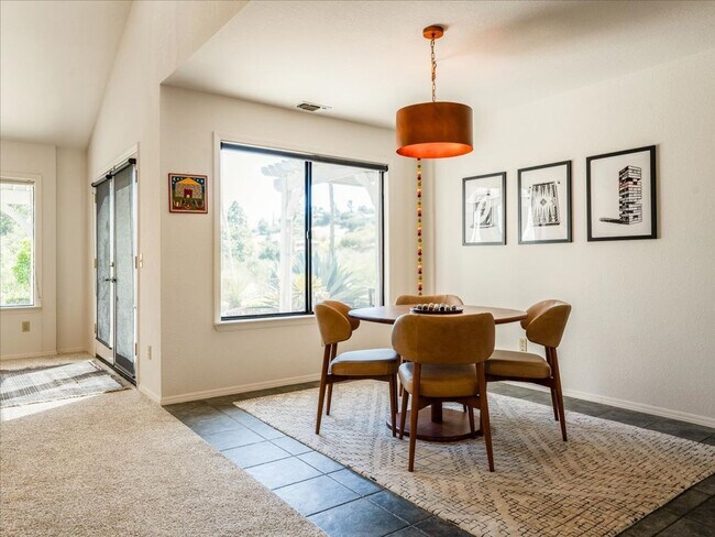 Building Photo - 271 Twin Ridge Dr