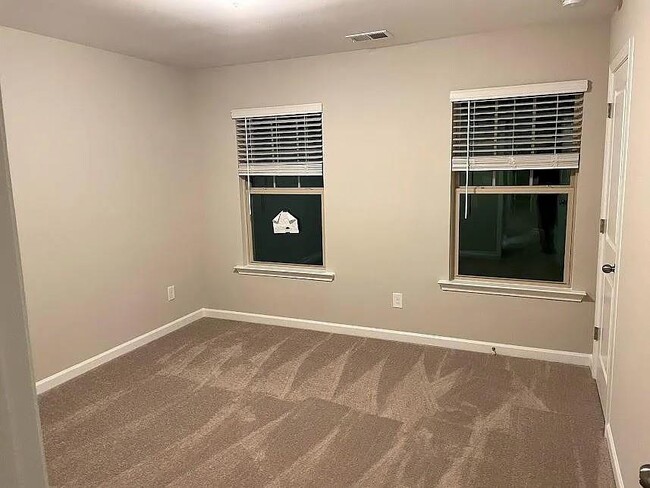 Building Photo - 1366 Elderwood Way