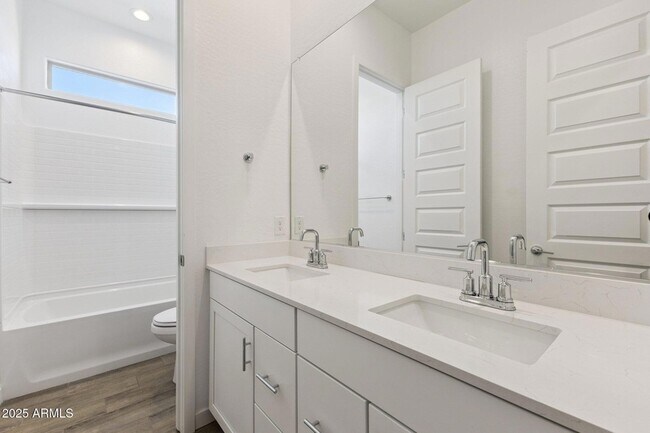 Building Photo - 531 S Owl Dr
