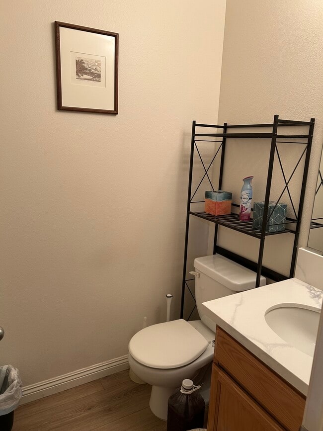 Building Photo - 319 W Shoshone St