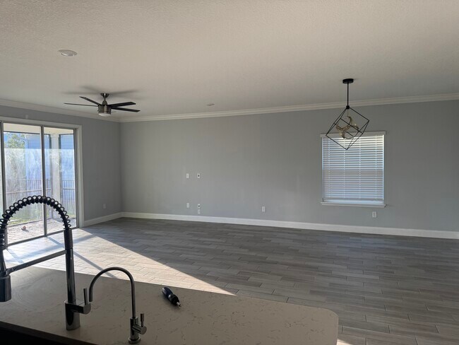 Building Photo - 229 Waterline Dr