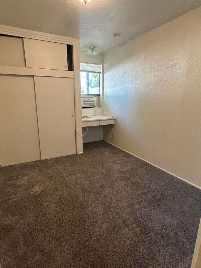 Building Photo - 1020 Warner St