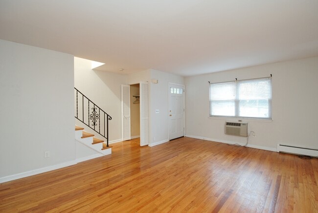 Building Photo - 77 Webb Ave