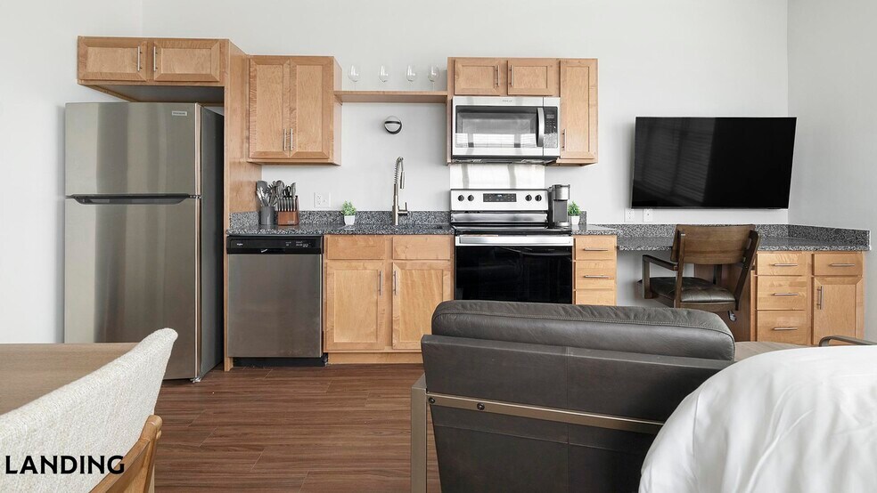 Building Photo - 302 13th St S