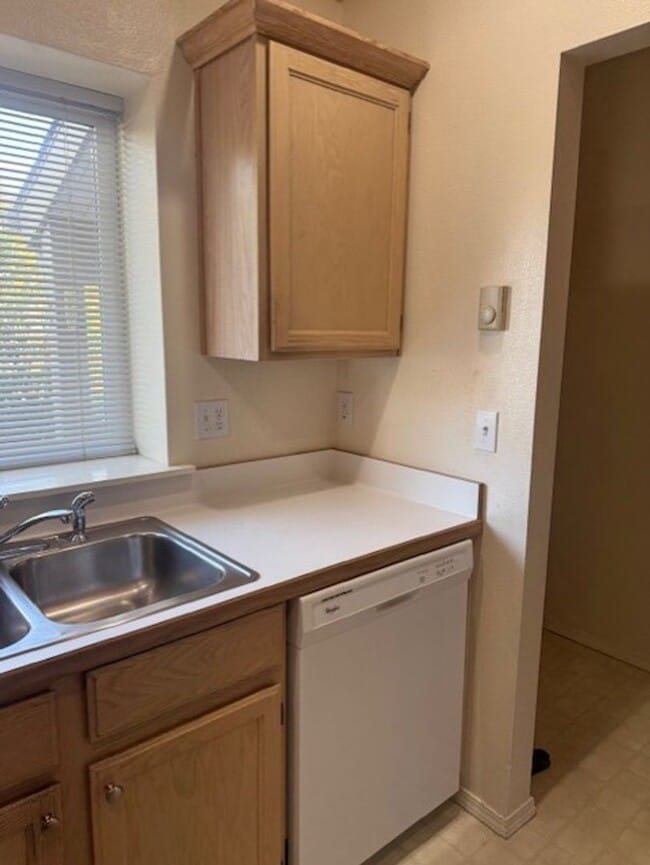 Building Photo - 2 Bdrm 1 bath
