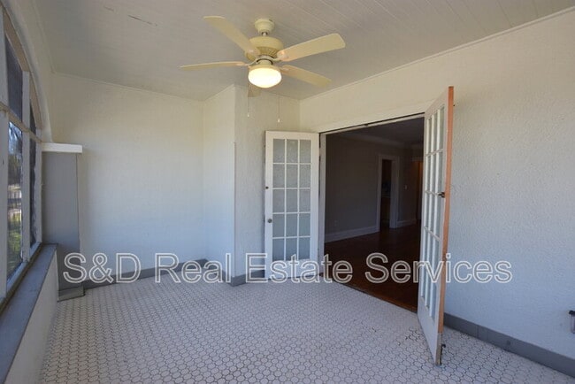 Building Photo - 709 1/2 Park Hill Ave.