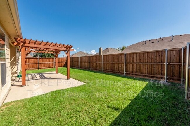Building Photo - 1012 Lake Hollow Dr