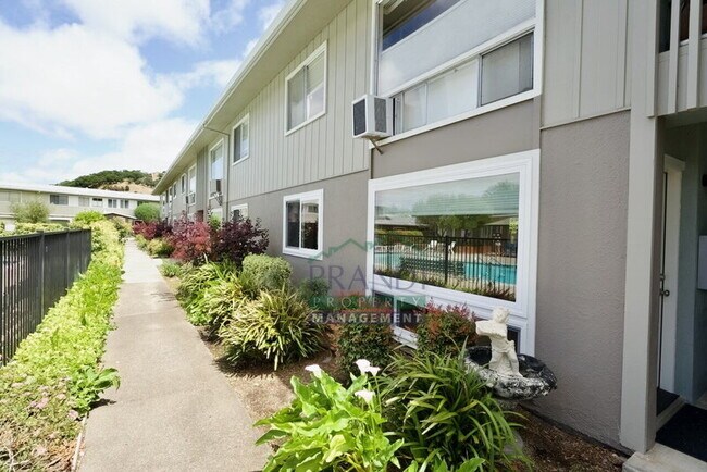 Building Photo - 1032 Los Gamos Rd