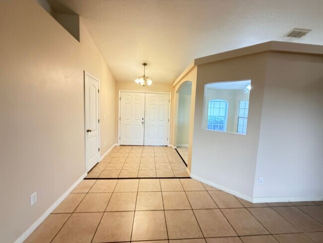 Building Photo - 10438 Vista Pines Loop
