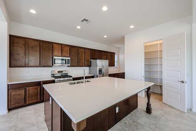 Building Photo - 7677 W Smoketree Dr