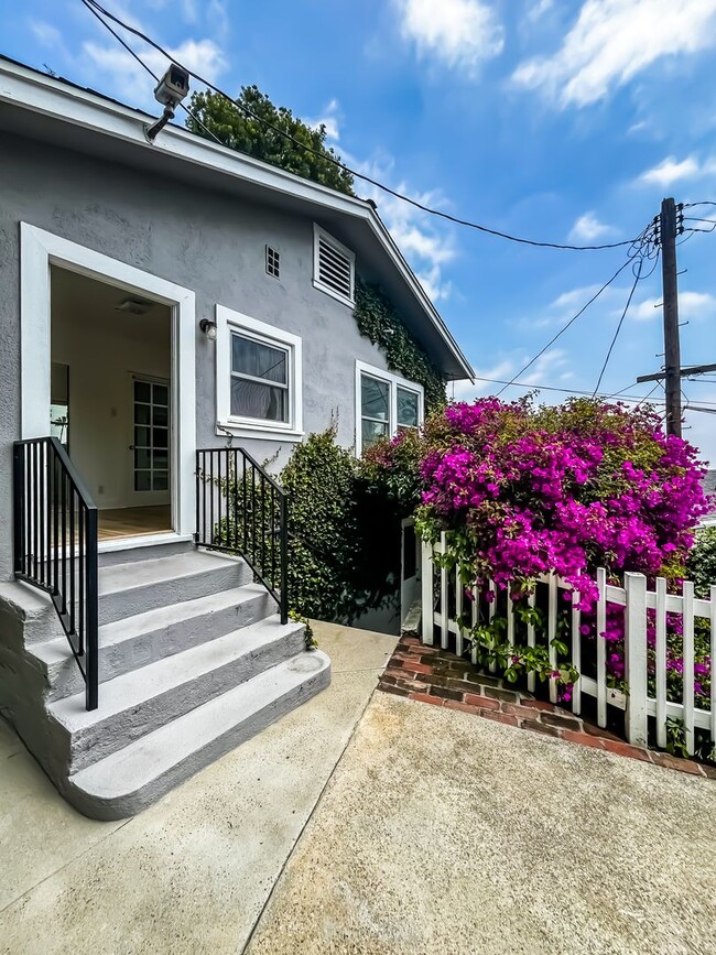 Building Photo - Unbelievable Stand-Alone 2-Bedroom House in Prime West Hollywood Hills