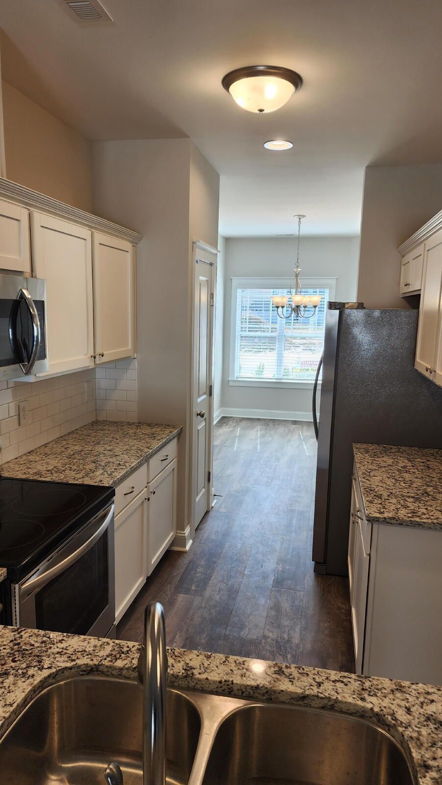 Building Photo - 1815 Fox Den Way