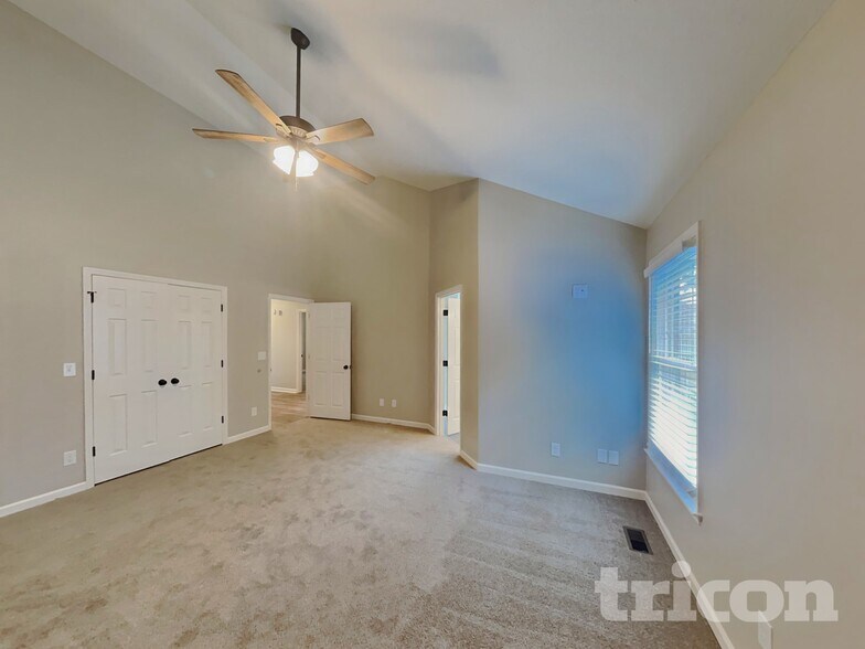 Building Photo - 210 Rollingwood Ct