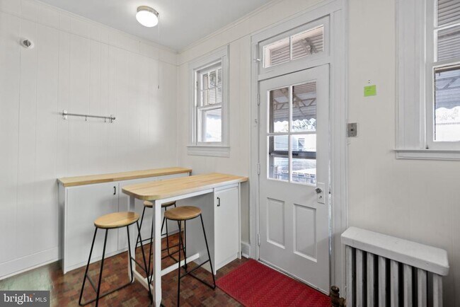 Building Photo - 1228 W 37th St