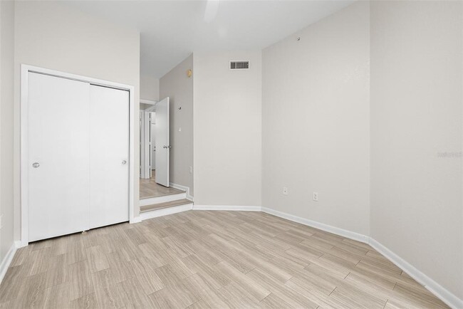 Building Photo - 2402 W Azeele St