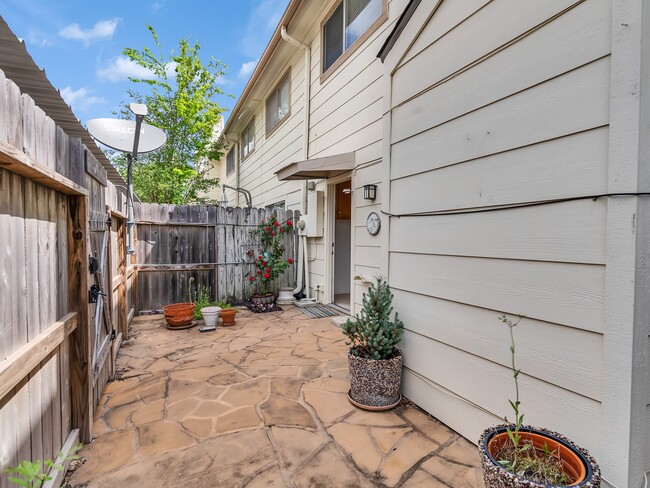 Building Photo - 14325 Lost Meadow Ln