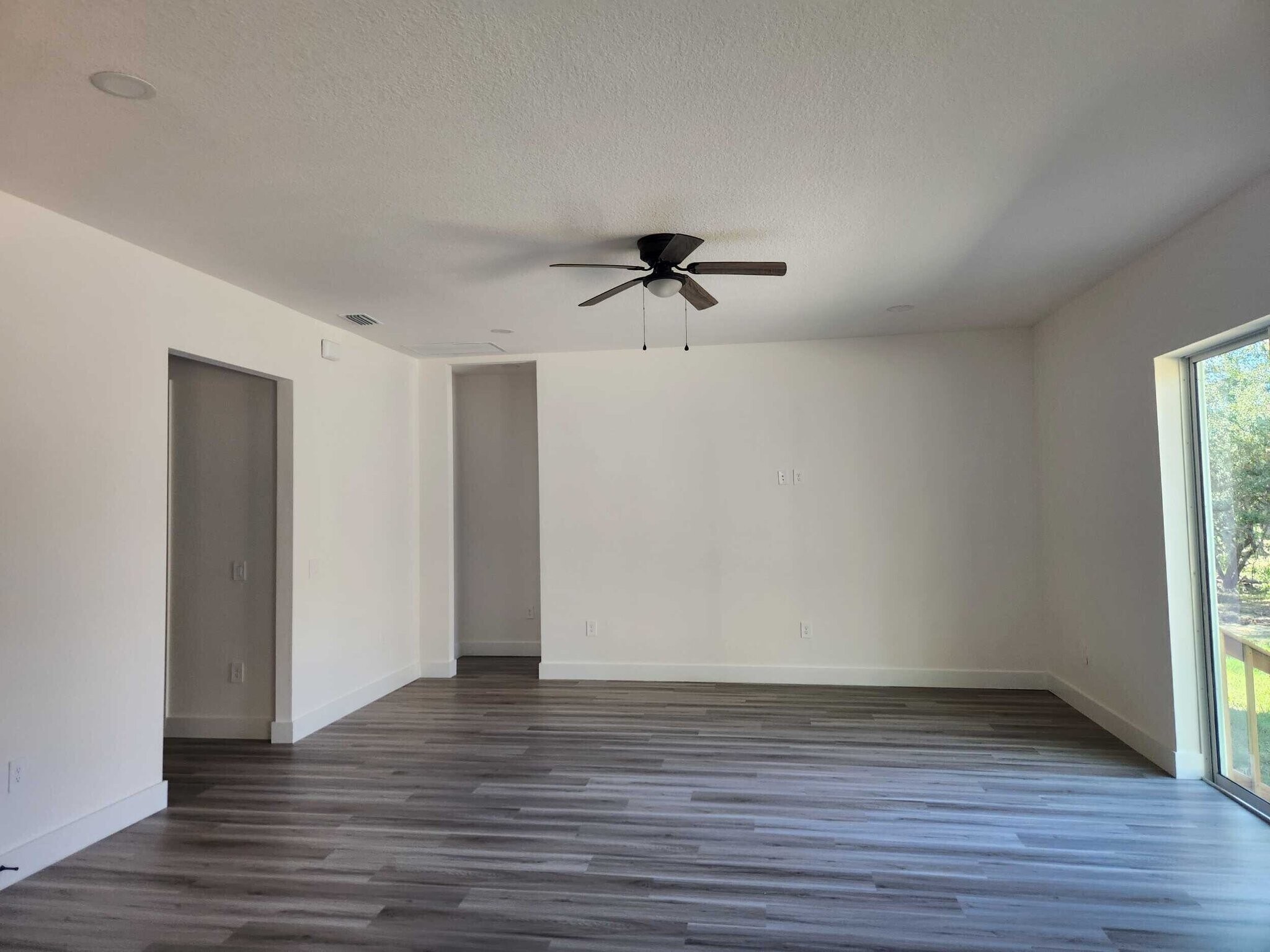 Building Photo - 9 Dusty Miller Ct