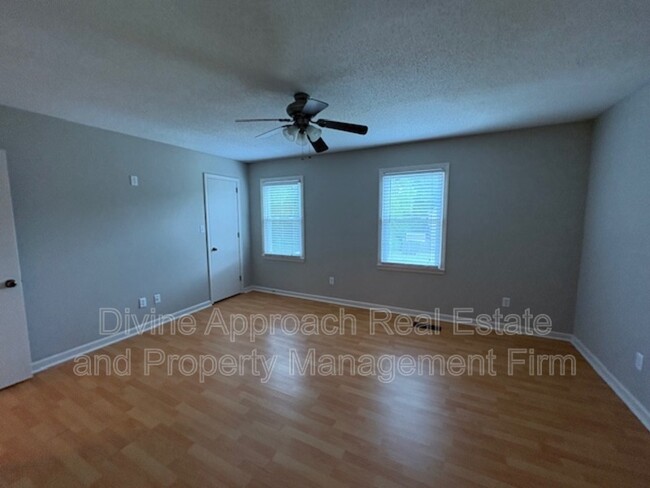 Building Photo - 830 Jamestown Manor Park