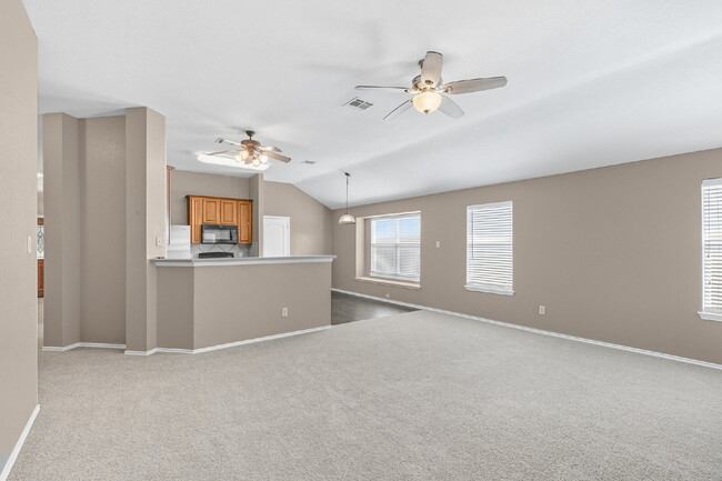 Building Photo - FREE First Month's Rent!