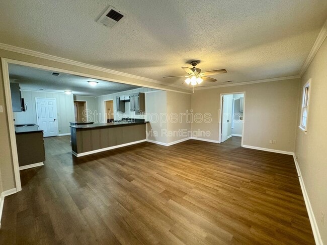 Building Photo - 408 Thorne St