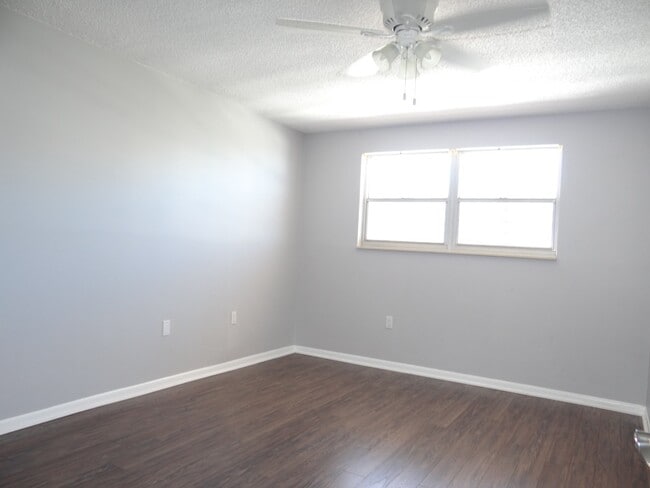 Building Photo - 6025 Shore Blvd S