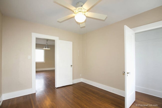 Building Photo - Adorable 2 Bedroom Cottage with Fenced yard, Washer+Dryer, Dishwasher, Reserved Parking!