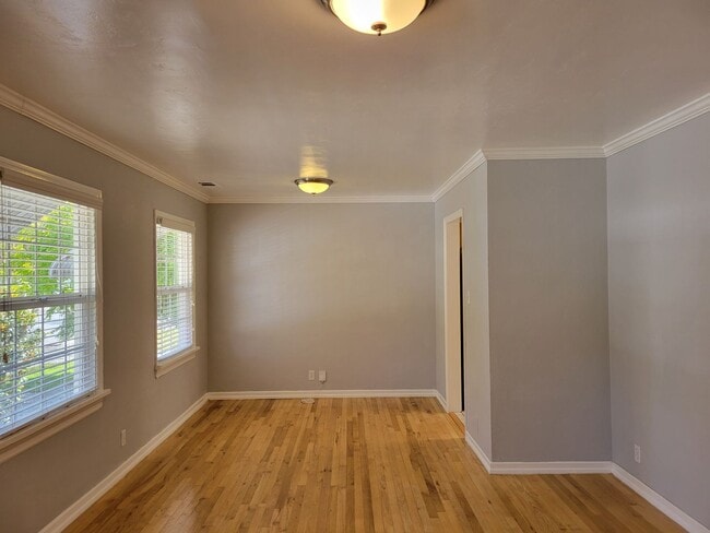 Building Photo - 111 Florence St