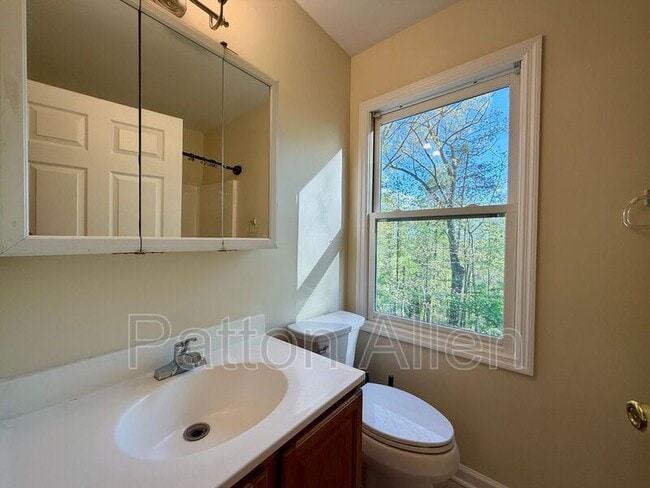 Building Photo - 92 Westover Dr