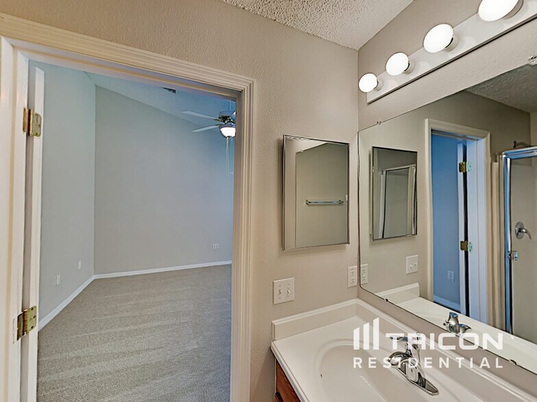 Building Photo - 4552 Gondolier Rd