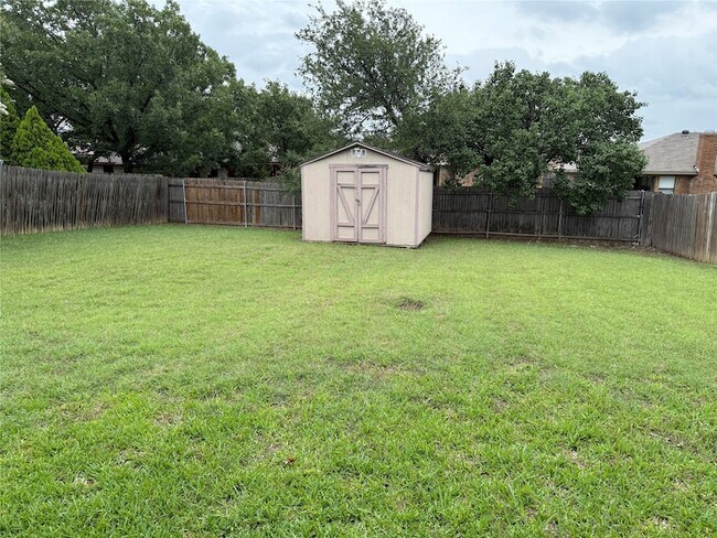 Building Photo - 8220 Lara Ln