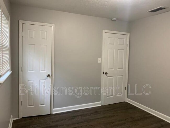 Building Photo - 4807 Gardiner Dr