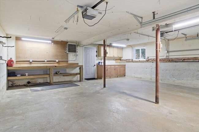Building Photo - 46 Spring Rd