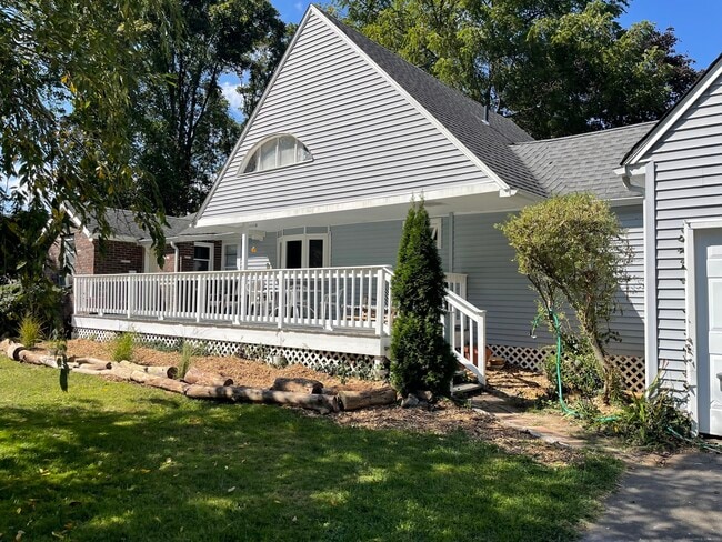 Primary Photo - 125 Old Sachems Head Rd