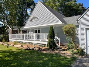 Building Photo - 125 Old Sachems Head Rd