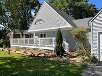 Building Photo - 125 Old Sachems Head Rd