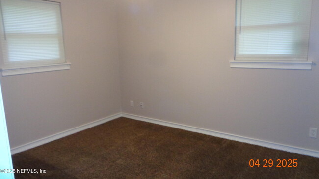 Building Photo - 1204 Crown Dr