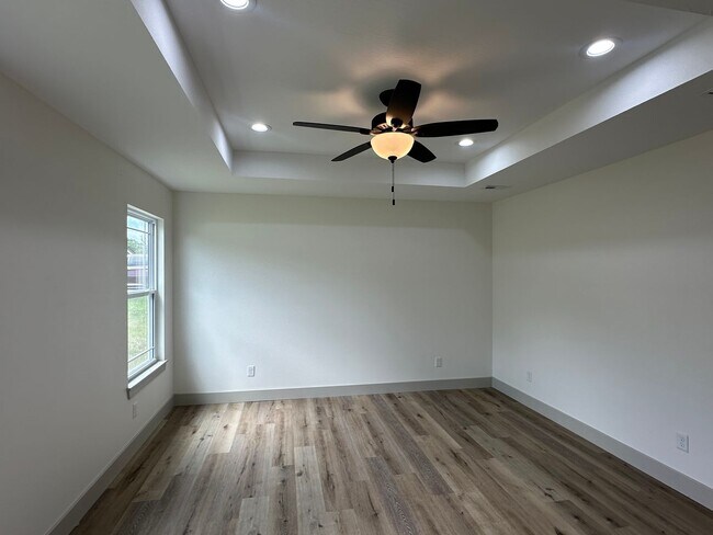Building Photo - 3 Bedroom 2 Bath Built in 2025