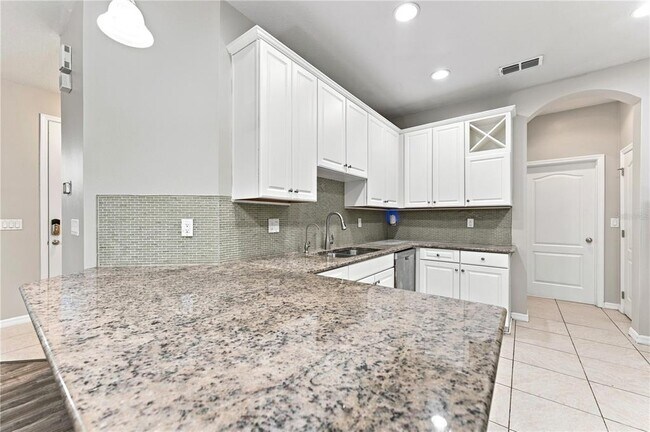 Building Photo - 17013 Vilesta Dr