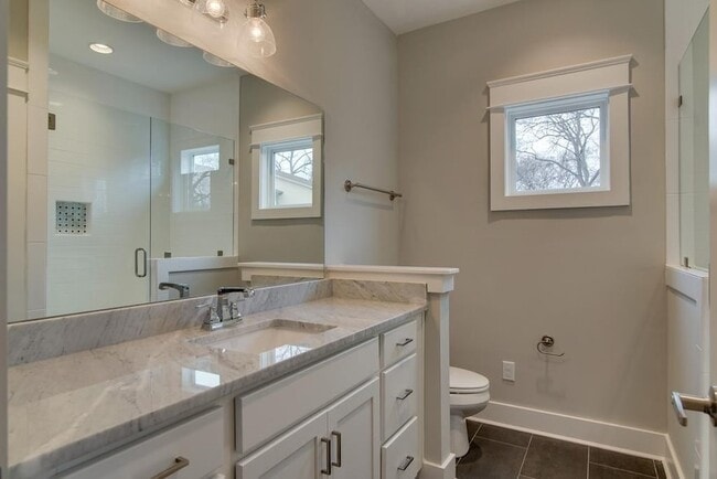 Building Photo - 942 Strouse Ave