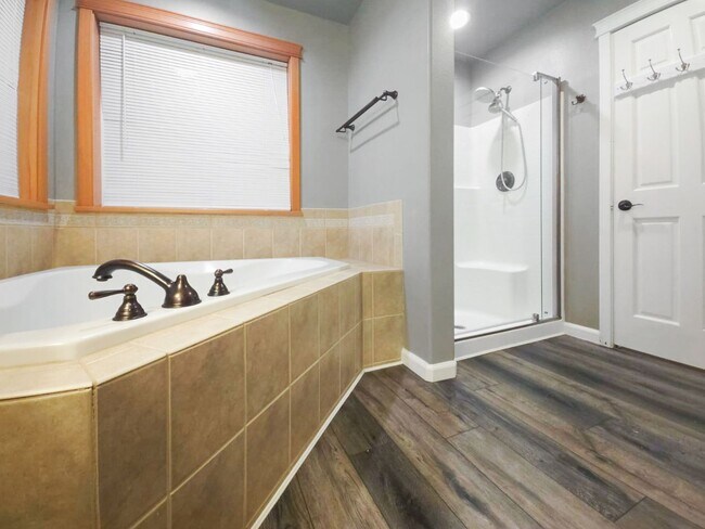 Building Photo - Spacious 4-Bedroom Home with Modern Updates & Expansive Yard